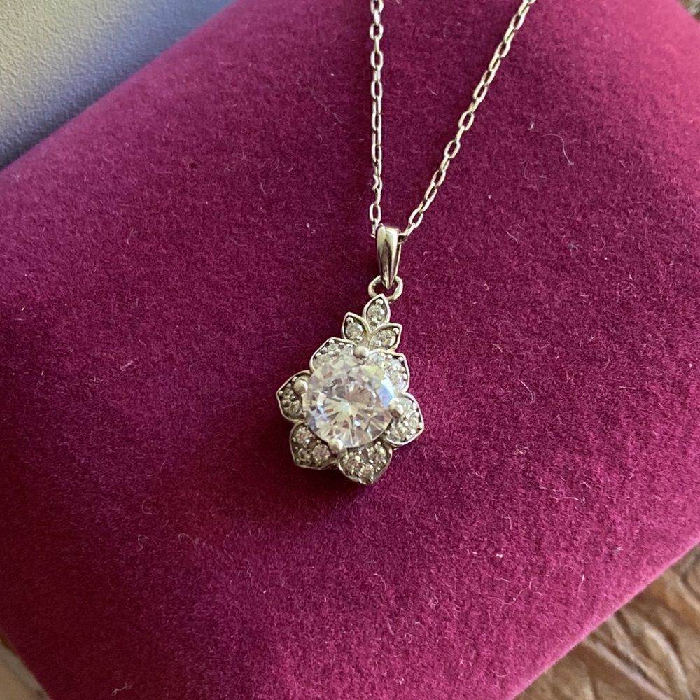 💛 925 Vintage CZ Flower Necklace
